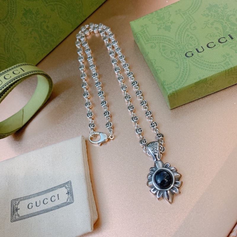 G*u*i necklaces